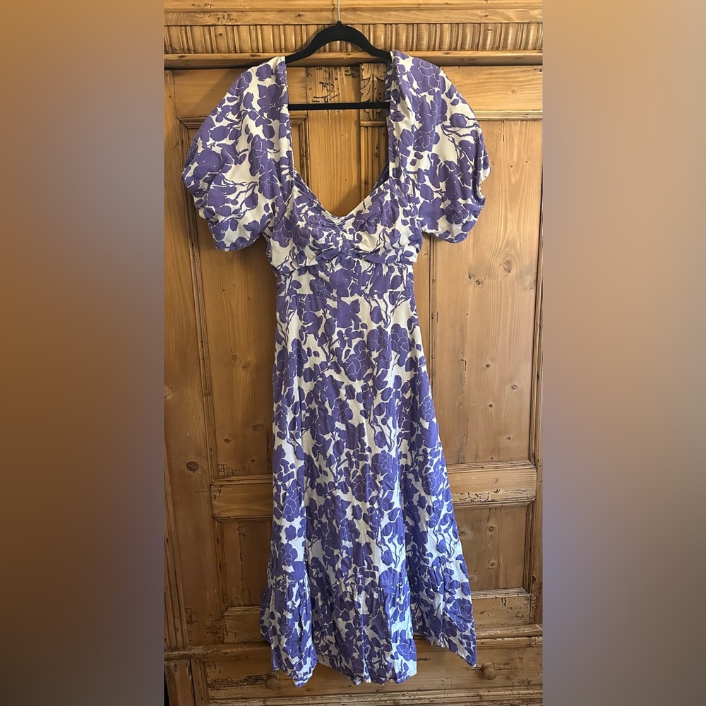 Free the Roses dress. Like new. Size medium. Prairie style. Purple and white.